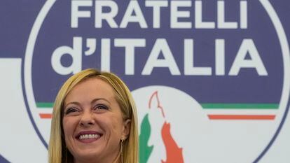 Giorgia Meloni, líder de Hermanos de Italia, comparece ante la prensa en la madrugada del lunes tras ganar las elecciones.