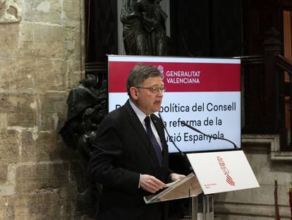 El presidente de la Generalitat, Ximo Puig, durante la presentaci&oacute;n de la propuesta de reforma de la Constituci&oacute;n. 