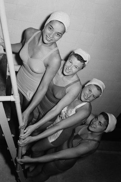 Las nadadoras Vickie Draves (dos medallas de oro), Juno Stover-Irwin, Zoe Olsen-Jensen (plata) y Patricia Elsener  Bronce) en Londres 1948.