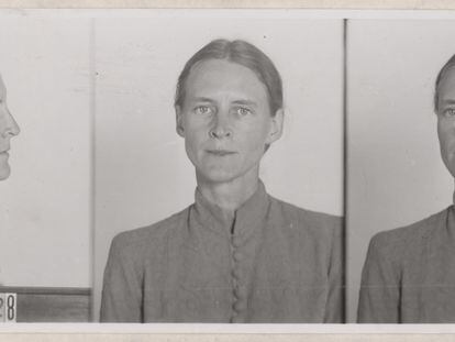 Ficha policial de la Gestapo de Mildred Elizabeth Fish (Mildred Harnack de casada), en 1942. Imagen incluida en 'La frecuente oscuridad de nuestros días', de Rebecca Donner.