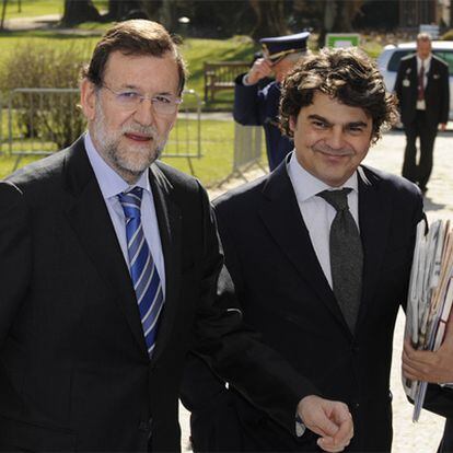 Mariano Rajoy (izquierda) y Jorge Moragas, ayer en Bruselas.
