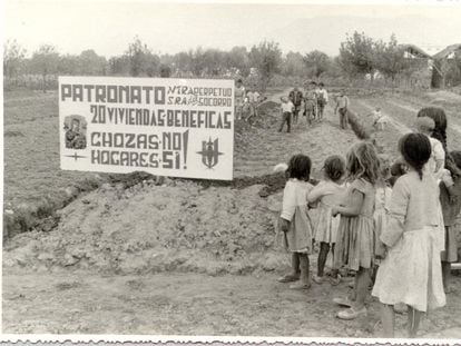 Niños humildes en Santa Fe (Granada) en mayo de 1963.