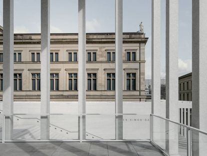 Vista del Neues Museum desde la Galería James Simon, de David Chipperfield, en la Isla de los Museos de Berlín, donde este verano se inaugura la nueva estación de metro Museumsinsel.