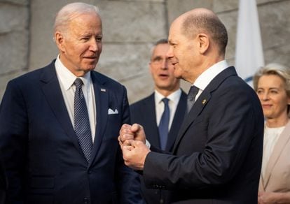 De izquierda a derecha, el presidente de EE UU, Joe Biden, el secretario general de la OTAN, Jens Stoltenberg, el canciller de Alemania, Olaf Scholz, y la presidenta de la Comisión Europea, Ursula Von der Leyen, el pasado marzo en Bruselas.