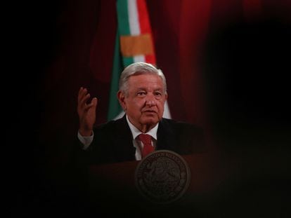 El presidente de México, Andrés Manuel López Obrador, durante su conferencia de prensa matutina, este viernes.