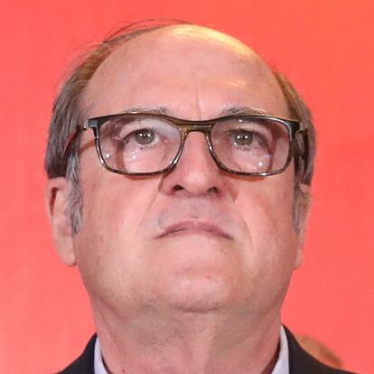 El candidato del PSOE a la Presidencia de la Comunidad de Madrid, Angel Gabilondo, ofrece una rueda de prensa tras las votaciones de la jornada electoral, a 4 de mayo de 2021, en Madrid (España). Durante la comparecencia, ofrecida en el Hotel Princesa Plaza, ha valorado los resultados obtenidos por su formación en los comicios madrileños. Un total de 5.112.658 madrileños han sido llamados a las urnas hoy 4 de mayo, lo que supone 53.406 más de los que fueron convocados en los comicios autonómicos de 2019.
04 MAYO 2021;GABILONDO;PSOE;ELECCIONES;MADRID;4M
Marta Fernández Jara / Europa Press
04/05/2021
