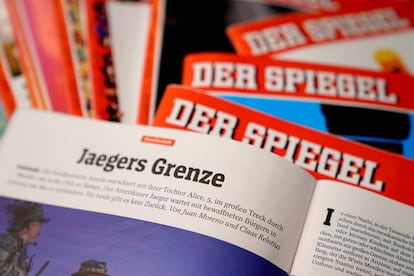 Exemplars de la revista 'Der Spiegel' amb el reportatge que va fer que es destapés l'engany.