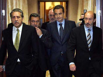 Diego López Garrido, José Luis Rodríguez Zapatero y Alfredo Pérez Rubalcaba, en el Congreso.