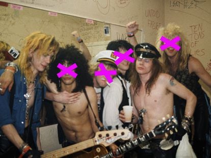 De todos los miembros de Guns 'N Roses que aparecen en esta imagen tomada en el camerino de un concierto en 1986, solo tres permanecen a día de hoy. Son Duff McKagan, Axl Rose (primero y cuarto) y Slash (segundo), que volvió en 2016 tras 23 años de ausencia.