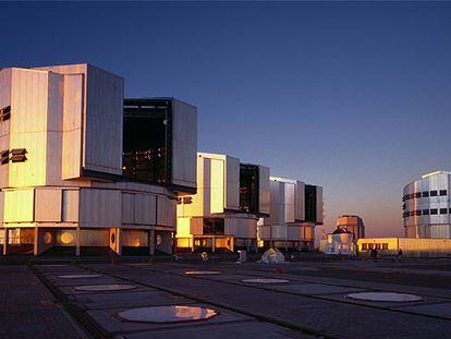 Observatorio de Paranal (Chile) con los cuatro telescopios VLT, de 8,2 metros de diámetro cada uno, del Observatorio Europeo Austral.