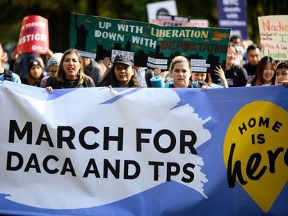 Migrantes centroamericanos participan en una manifestación a favor del TPS en Nueva York.
