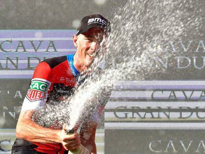 Rohann Dennis celebra su victoria en la 16ª etapa de la Vuelta a España.