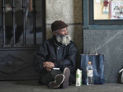 Un indigente en los alrededores de la Plaza Mayor de Madrid.