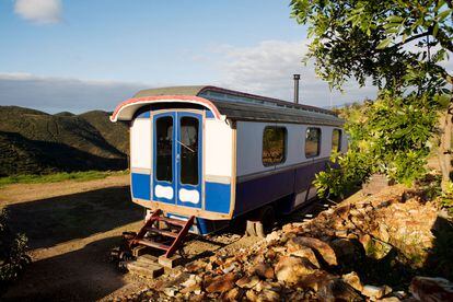  

	Eco-lodge Brejeira (Algarve)
	Artista, bombero o aventurero, tres de las profesiones preferidas por los más pequeños. Estos oficios también se corresponden con las tres habitaciones de este refugio: una caravana, una furgoneta de bombero y una yurta de Mongolia. 