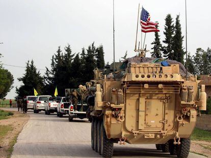 Milicias kurdas junto a tropas de EEUU en Darbasiyah (Siria).