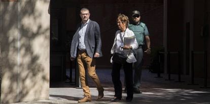 Jaume Clotet despues de ser interrogado por la Guardia Civil en el cuartel de Travesera de Gracia en Barcelona