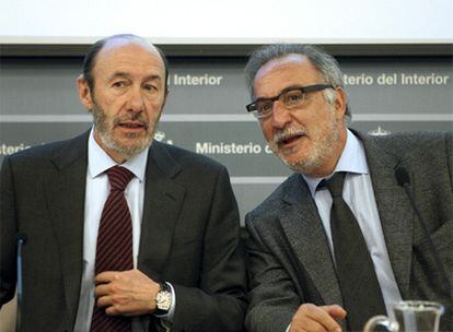 Rubalcaba y Navarro, durante la presentación del balance de siniestralidad en Semana Santa