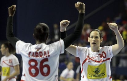 Shandy Cabral y Patricia Elorza celebran un gol. 