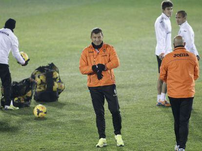 Djukic, en un entrenamiento del Valencia.