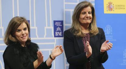 Soraya Sáenz y la ministra Fátima Báñez, este martes.