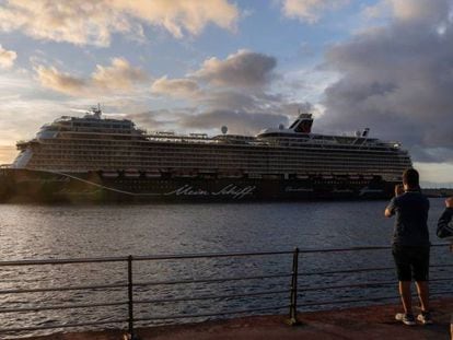 Llegada del Mein Shiff 2, de la naviera Tui Cruises y primer crucero que llega a la isla tras la pandemia de la Covid 19, a Santa Cruz de Tenerife, el martes día 10.