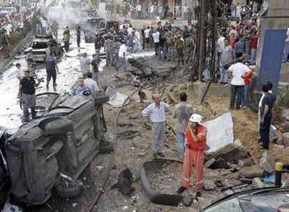 Lugar donde se produjo la explosión del coche bomba que mató ayer al diputado Antoine Ghanem en Beirut.