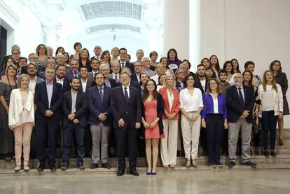 Foto de familia de los firmantes del Pacto Valenciano contra la Violencia de Género y Machista