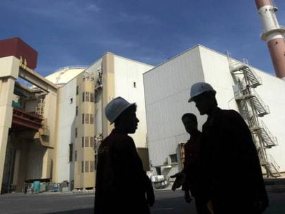 Trabajadores en la planta nuclear iraní de Bushehr, en una imagen de 2010.