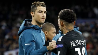 Cristiano Ronaldo y Neymar en un partido entre Real Madrid y PSG.