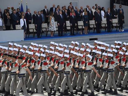 Trump asiste en París, en julio de 2017, al desfile militar de Francia