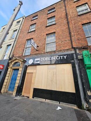 The Dublin City Dorms dormitory, this Saturday, covered with panels.