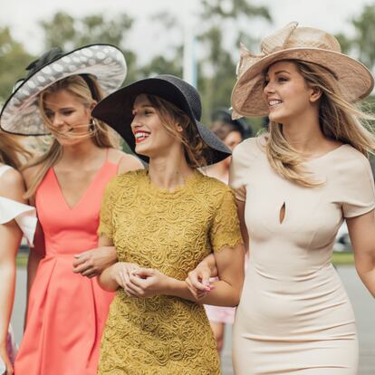 Estas propuestas servirán para acudir cómodo y elegante a bodas, bautizas o comuniones. GETTY IMAGES.