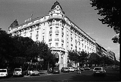 El hotel Ritz, desde su fachada a la calle de Felipe IV.