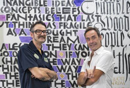 Ivan Castro i Oriol Miró, professors de cal·ligrafia a BCN Visions. 