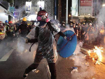 Nueva manifestación masiva en Hong Kong pese a la prohibición, en imágenes