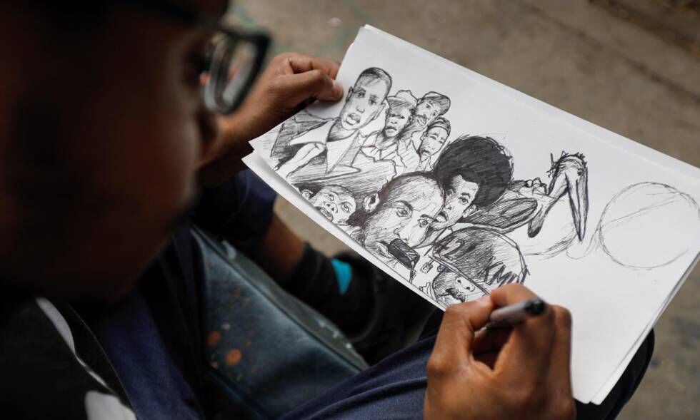 Un artista de BSQ Crew trabaja en un dibujo.