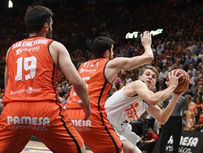 Doncic busca hueco ante Vives y San Emeterio