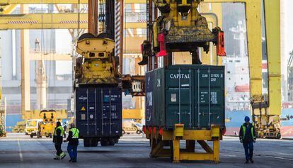 Contenedores del puerto de Barcelona. 