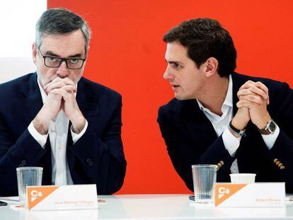 José Manuel Villegas (izquierda) y Albert Rivera, durante la reunión que celebró el comité ejecutivo del partido el pasado 18 de febrero. 