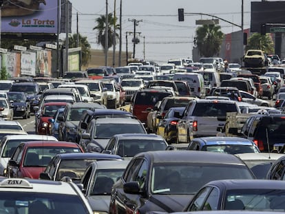 Imagen de una calle de Tijuana (Baja Califonia) donde se estima que hay más de 500.000 autos "chocolate", según estimaciones del Gobierno de México.