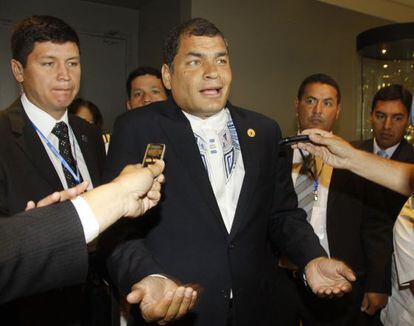 Correa tras abandonar la sesión en la que participó Pamela Cox, vicepresidenta para América Latina del BM.