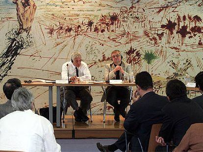 Peter Mayer (a la izquierda) y Hans-Peter Ubleis, ayer en la clausura del Primer Seminario Internacional del Libro de Bolsillo.