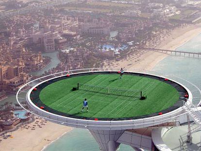 Tenis en el helipuerto de un hotel