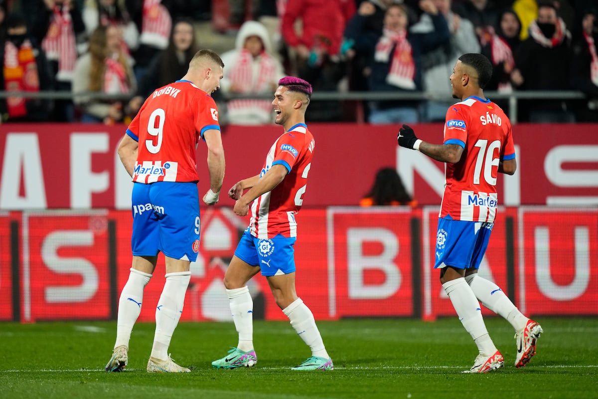 El Girona disfruta y golea como líder de la Liga | Fútbol | Deportes