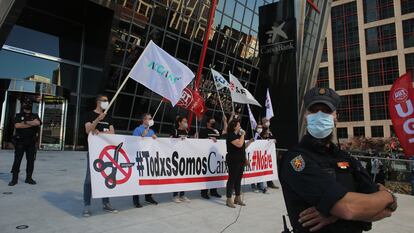 Concentración contra el ERE de CaixaBank en Plaza de Castilla de Madrid, el pasado 20 de mayo.