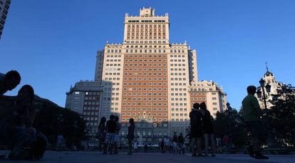 Vista del edificio España, en Madrid, que alberga en la actualidad el Hotel Riu Plaza de España