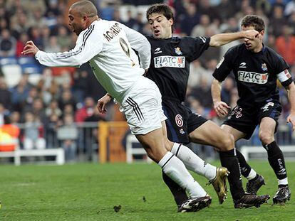 Labaka zancadillea a Ronaldo en la jugada que dio origen al penalti.