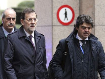 Mariano Rajoy y  el director del Gabinete de Presidencia del Gobierno, Jorge Moragas, a su llegada al Consejo Europeo.