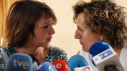 Juana Rivas junto a Francisca Granados en una rueda de prensa.