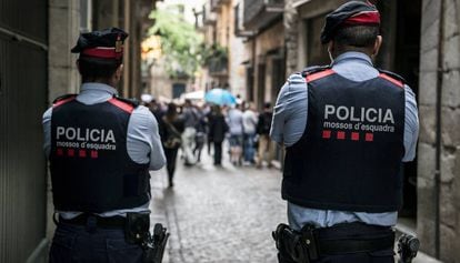 Dos 'mossos d'esquadra', en una imagen de archivo.